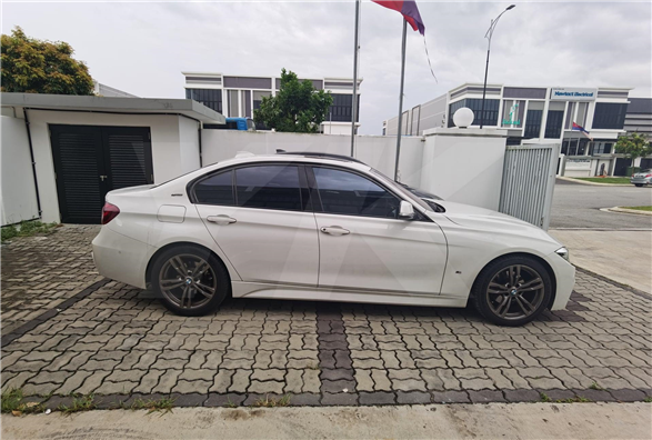 BMW 330e